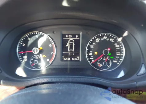 2013 Volkswagen Passat 2.5L Sel z USA, uszkodzony, nr VIN 1VWCP7A32DC079053